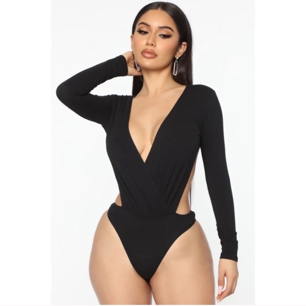 ‼️ ISO: Fashion Nova Bodysuit ‼️